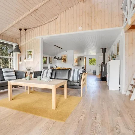 Akseli - 800m From The Sea By Interhome