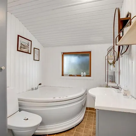 Akseli - 800m From The Sea By Interhome Bøtø By