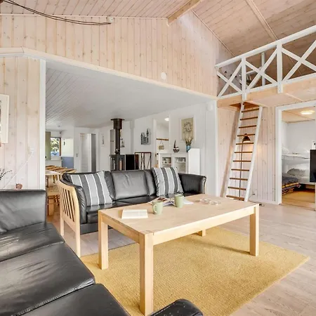 Akseli - 800m From The Sea By Interhome
